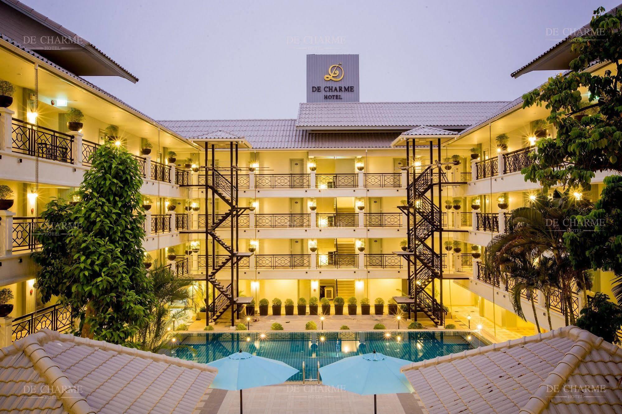 Decharme Hotel
